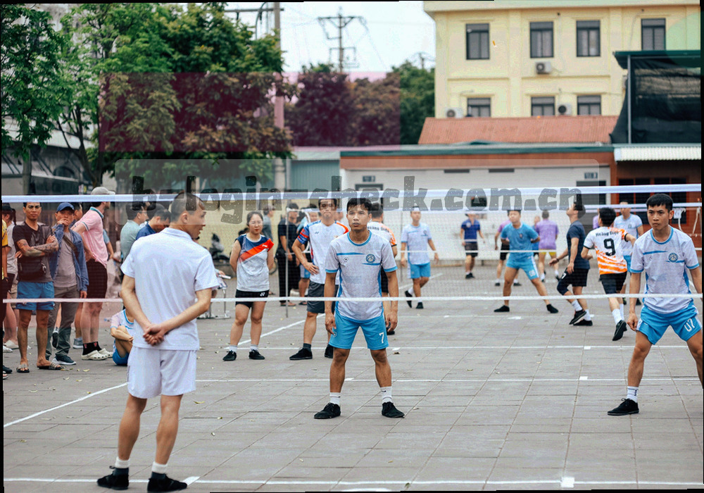 导航索引示意图，网格代表页面区块，被调整的入口以荧光绿方框标出并附生效版本号